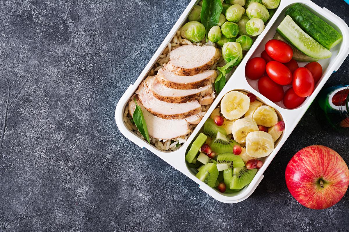 Jak właściwie dobrać catering pudełkowy? Poradnik